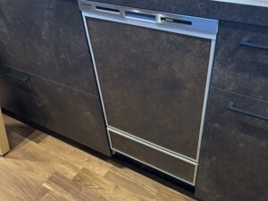 埼玉のキッチン取付け隊　食洗機前パネルでを楽しむ　施工後